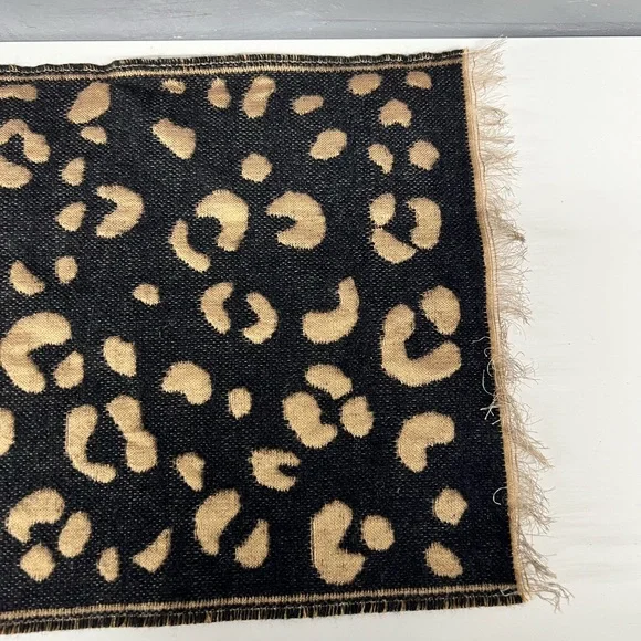 Reversible Leopard Print Scarf - Picture 4 of 8